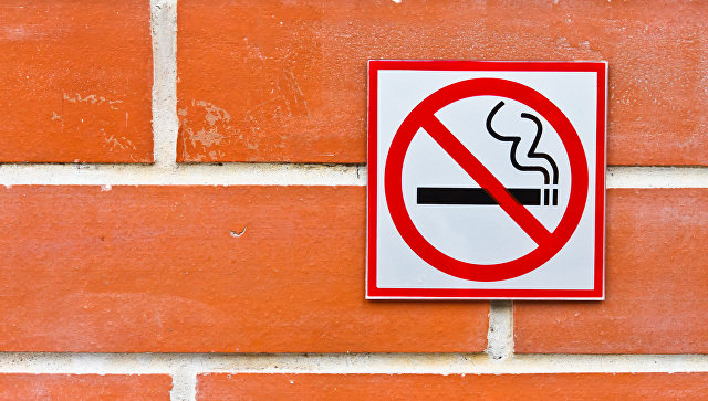 Табличка Курение запрещено. Архивное фото