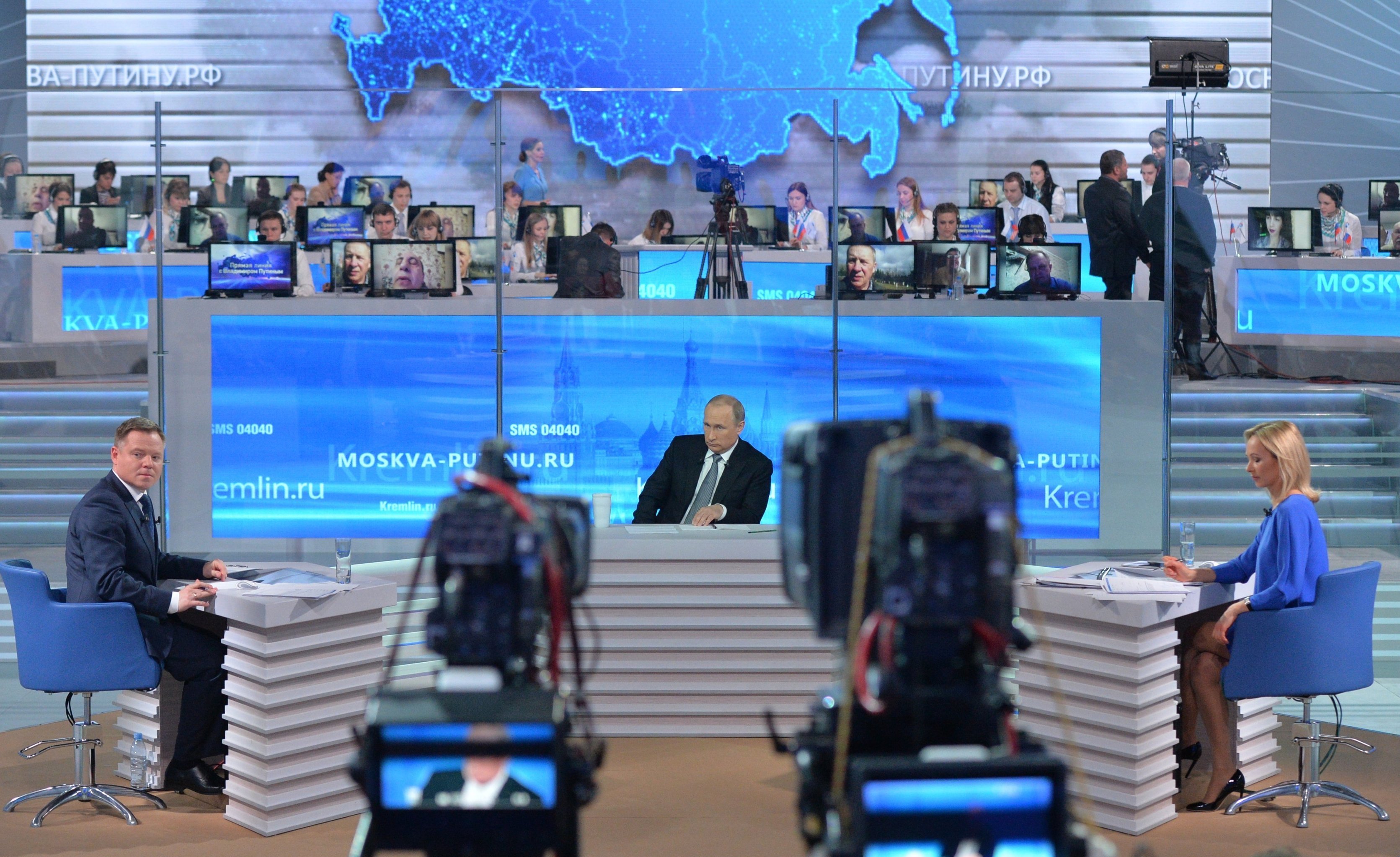 Российские власти содрогнулись; президент Путин намекает на «американский заговор»