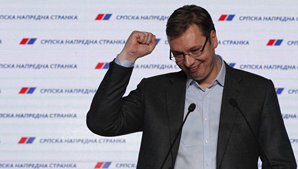 Власть и оппозиция празднуют успех на парламентских выборах в Сербии