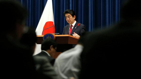 Премьер Японии намерен продолжать переговоры с РФ о территориальном вопросе