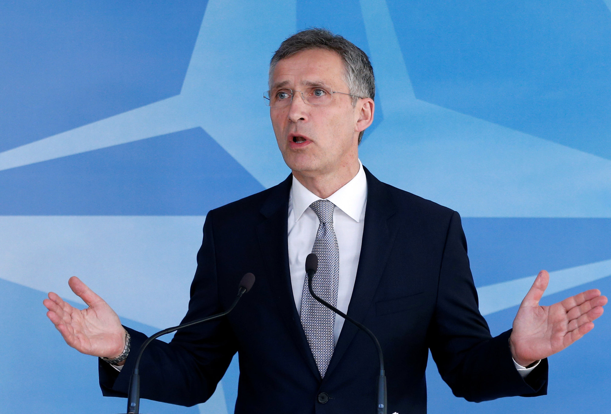 Посол США: НАТО обождет с экспансией, дабы не усугублять проблем России