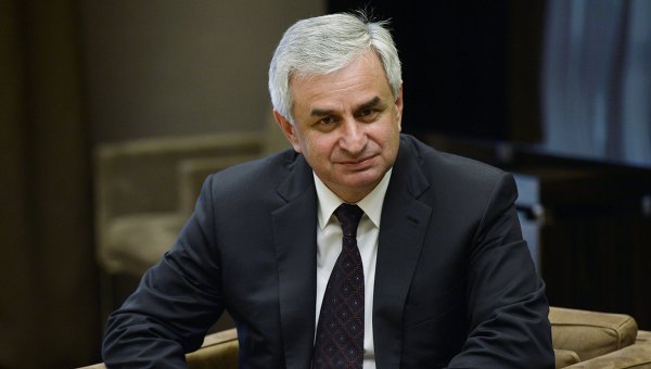 Президент Абхазии надеется на участие молодежи в работе государства