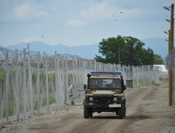 Полиция Македонии нашла почти 70 мигрантов в грузовике по дороге в Сербию