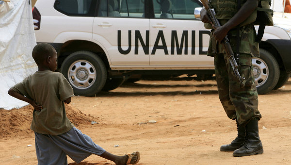 ЮНАМИД: в Дарфуре при нападении на лагерь беженцев погибло двое детей