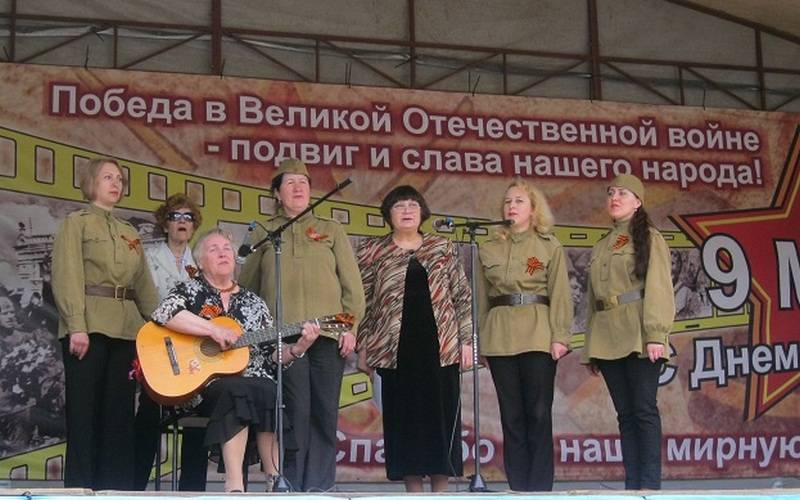 В Брянске на литературно-музыкальном марафоне прозвучали стихи и песни военных лет