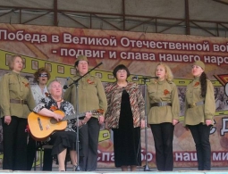 В Брянске на литературно-музыкальном марафоне прозвучали стихи и песни военных лет