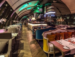 Для гурманов в России — вкусное лосиное молоко!