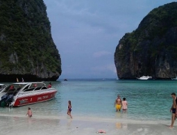 Аномальная жара в Таиланде вызвала лесные пожары и появление песчаных дюн