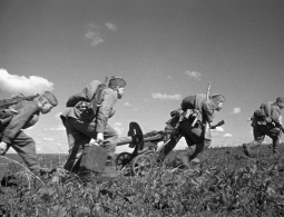 Военная форма и Ленин: Geo едет в Москву 1941 года