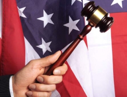 Республиканцы добились в суде победы против реформы здравоохранения в США