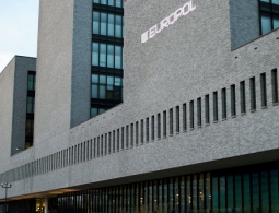 Европол направит экспертов по антитеррору в миграционные пункты Греции