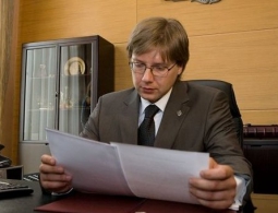 В Латвии просят лишить мэра Риги доступа к государственной тайне