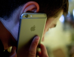 Британские СМИ показали, в каких условиях живут сборщики Apple