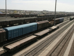 Казахстан направил Таджикистану 18 вагонов гуманитарной помощи