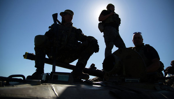 В ДНР заявили о боях между нацбатальонами и украинскими военными в Донбассе