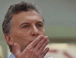 Президент Аргентины первым из лидеров поздравил нового главу Бразилии