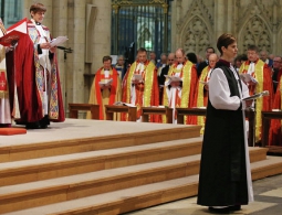 Церковь Англии намерена привлечь новых священников с помощью государства