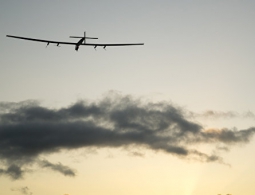 В Оклахоме приземлился самолет Solar Impulse 2 после 18 часов полета