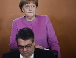 Вице-канцлер ФРГ считает, что Меркель развернула курс миграционной политики