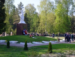 Руководству Брянска поручили благоустроить Аллею героев на Центральном кладбище