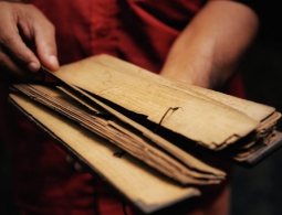 В храме в Бангладеш неизвестный зарубил буддийского монаха