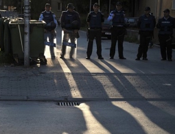 Тысячи человек вышли на акции за и против правительства Республики Сербской