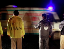 В Индии семь человек погибли при обрушении стены торгового центра