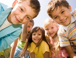Ученые выяснили, что является залогом счастья детей