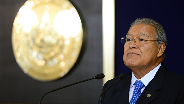 СМИ: Сальвадор отозвал посла в Бразилии в поддержку Роуссефф