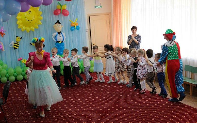 Брянский детский сад «Солнышко» год работы отметил концертом