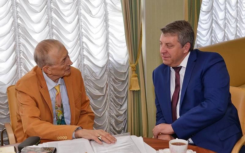 Поэт Евгений Евтушенко поговорил с брянским губернатором о политике, литературе и культуре