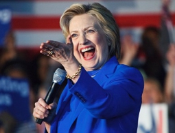 Клинтон заработала более пяти миллионов долларов за свою книгу