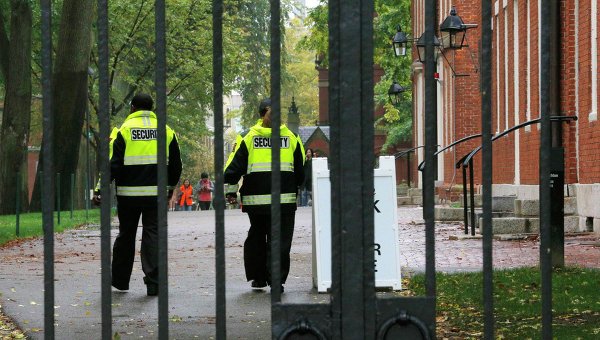 Студентов Гарварда снова эвакуируют из-за сообщений о бомбе