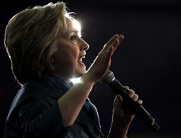 Клинтон одержала победу в Кентукки, разделив голоса с Сандерсом