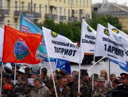Брянским поисковикам вручили награды на площади Партизан