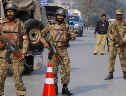 В результате двух взрывов в Пакистане пострадали 10 человек