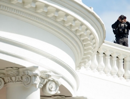 Спецслужбы США находятся в контакте с Египтом и Францией по авиакатастрофе