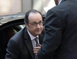 Олланд проведет министерское совещание после исчезновения самолета EgyptAir