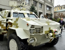 Генштаб Украины: якобы треснувшие БТР "Дозор-Б" еще проходят испытания