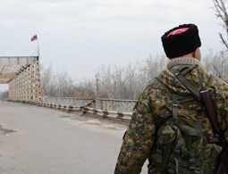 Более тысячи автомобилей стоят в очередях на ККП в Донбассе