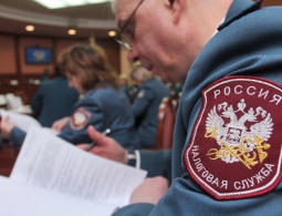 Россиян обязали сообщить о доходах за рубежом до 1 июня  