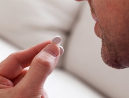 Разработчики лекарств во Франции давали неполные данные о новых препаратах