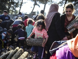 ООН следит за соблюдением прав беженцев при перемещении из лагеря в Идомени