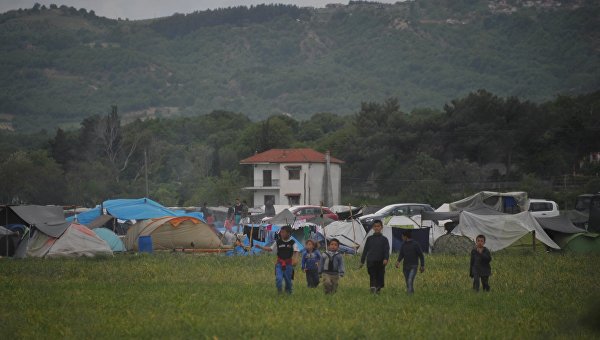 Более тысячи человек эвакуированы из лагеря беженцев близ Идомени