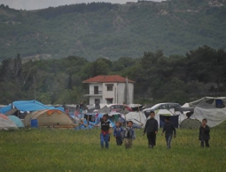 Более тысячи человек эвакуированы из лагеря беженцев близ Идомени