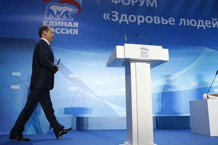 Медведев поручил разобраться с незаконной застройкой в Алупке