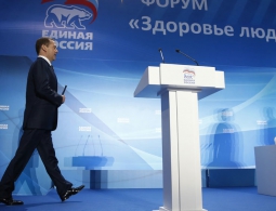Медведев поручил разобраться с незаконной застройкой в Алупке