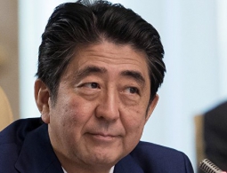 Премьер Японии не планирует посещать Перл-Харбор в ответ на визит Обамы