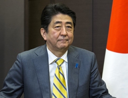 Премьер Японии в среду проведет встречи с лидерами США и Великобритании