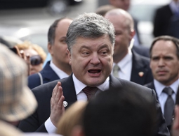 Порошенко поблагодарил Меркель и Обаму за участие в возвращении Савченко